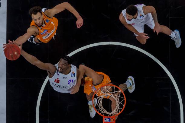 年轻中卫与 年轻中卫与